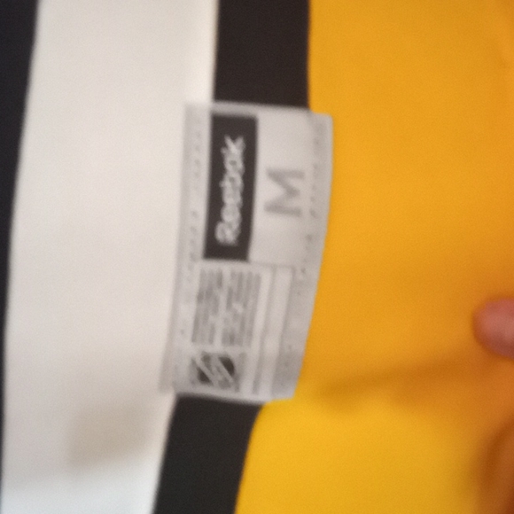 Kris Letang pens authentic jersey - Picture 3 of 4